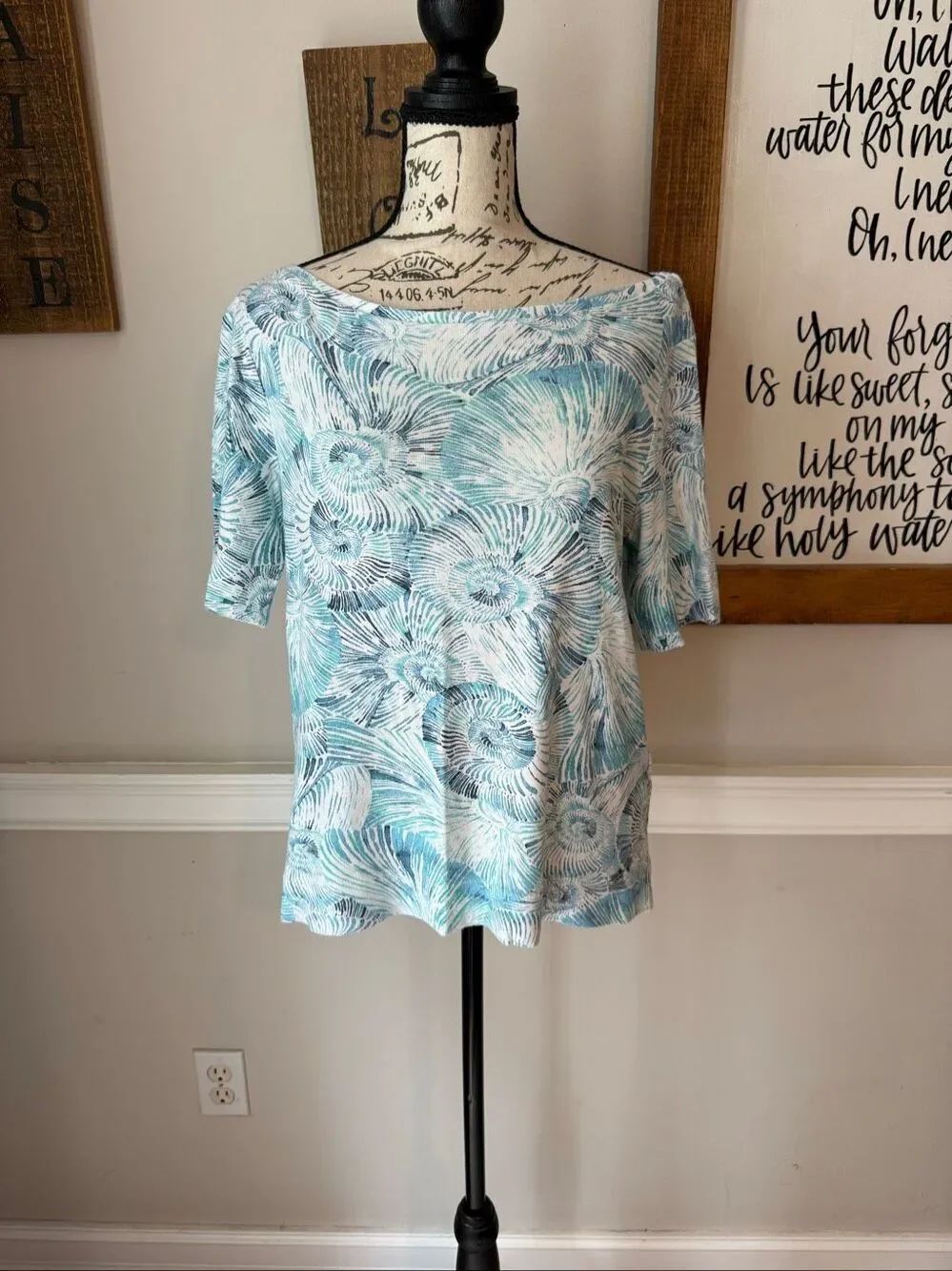 Chico's Women's Seashell Print Pima Cotton Short Sleeve T-Shirt Blue Sz 1 Medium
